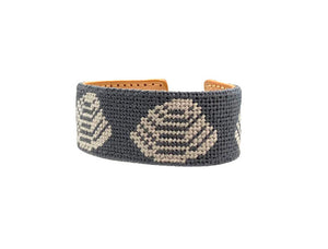 quahog slim needlepoint cuff